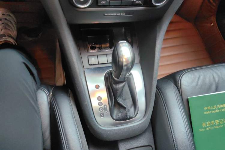 Used Volkswagen Golf 2011 1.4 TSI Comfort Travel Edition Gear Lever