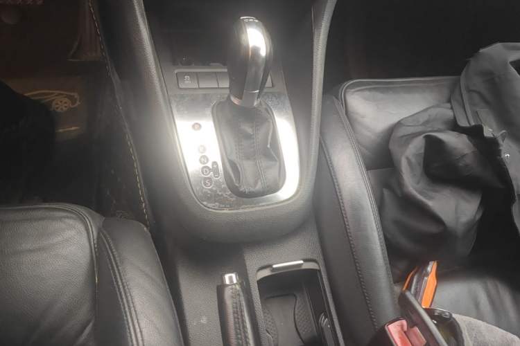 Used Volkswagen Golf 2011 1.4 TSI Automatic Luxury Edition Gear Lever