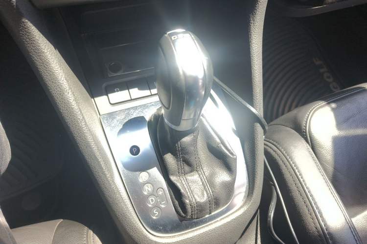 Used Volkswagen Golf 2011 1.4 TSI Luxury Touring Edition Gear Lever