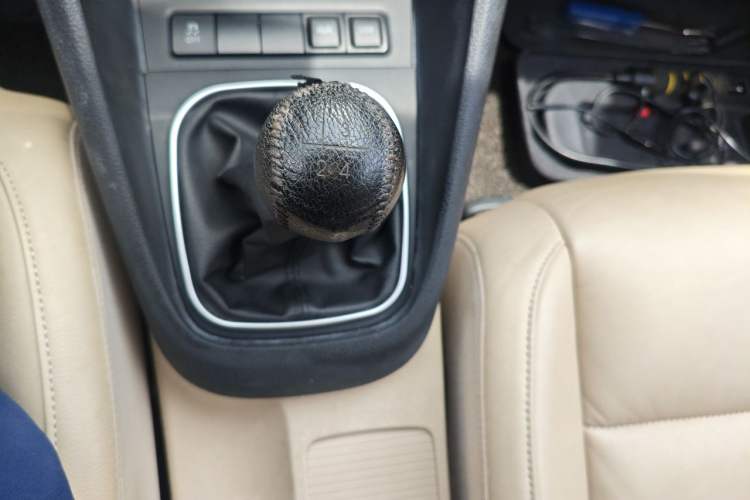 Used Volkswagen Golf 2011 1.4 TSI Manual Comfort Edition Gear Lever