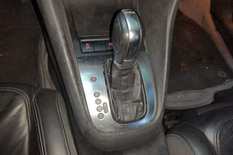 Used Volkswagen Golf 2011 1.4 TSI Luxury Touring Edition Gear Lever