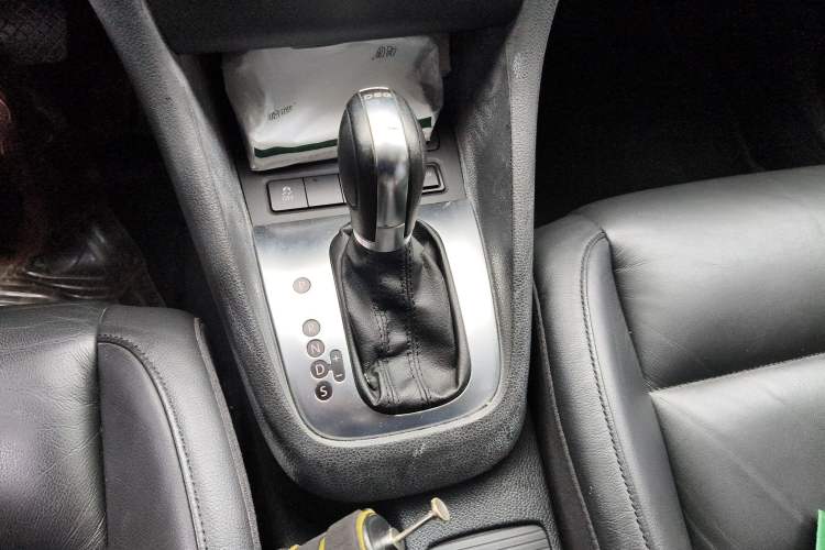 Used Volkswagen Golf 2011 1.4 TSI Automatic Comfort Model Gear Lever