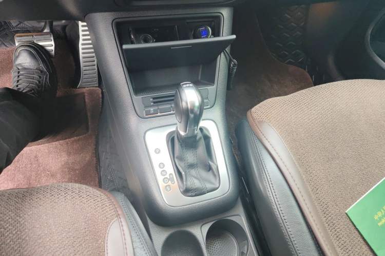 Used Volkswagen Golf 2011 1.4TSI Cross Golf Gear Lever