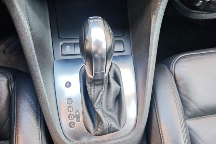 Used Volkswagen Golf 2011 1.4 TSI Automatic Luxury Edition Gear Lever