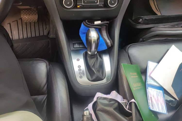 Used Volkswagen Golf 2011 1.4 TSI Automatic Luxury Edition Gear Lever
