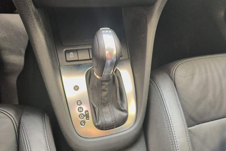 Used Volkswagen Golf 2011 1.4 TSI Luxury Touring Edition Gear Lever