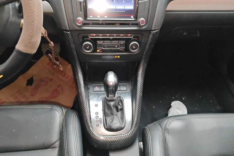 Used Volkswagen Golf 2011 1.4 TSI Luxury Touring Edition Gear Lever