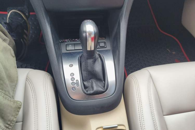Used Volkswagen Golf 2011 1.4 TSI Automatic Comfort Model Gear Lever