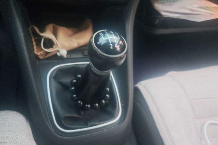 Used Volkswagen Golf 2011 1.6 Manual Comfort Model Gear Lever
