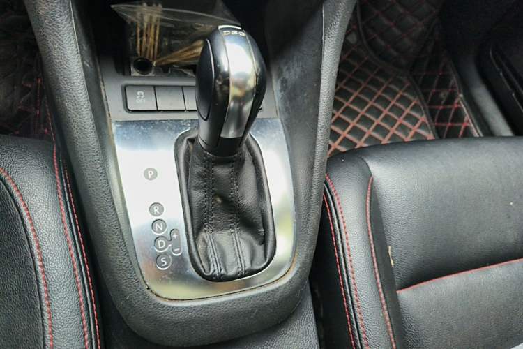 Used Volkswagen Golf 2011 1.4 TSI Automatic Comfort Model Gear Lever