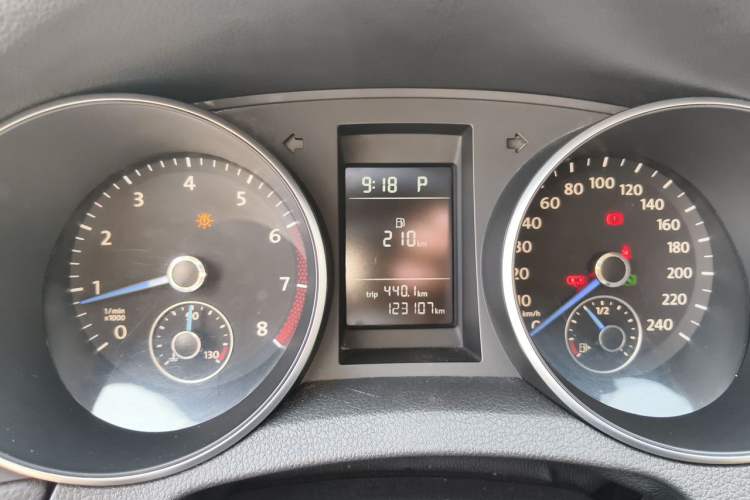 Used Volkswagen Golf 2011 1.4 TSI Automatic Comfort Model Instrument Cluster