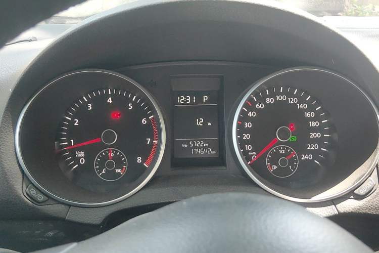 Used Volkswagen Golf 2011 1.4 TSI Automatic Comfort Model Instrument Cluster
