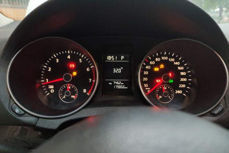 Used Volkswagen Golf 2011 1.4 TSI Automatic Comfort Model Instrument Cluster