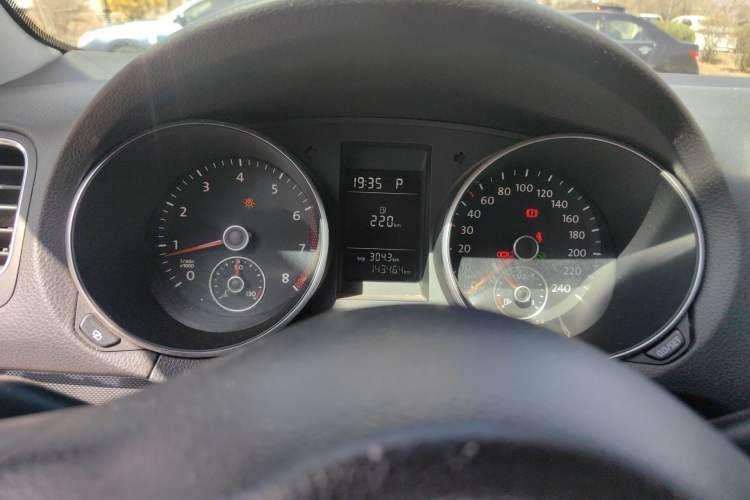 Used Volkswagen Golf 2011 1.4 TSI Automatic Comfort Model Instrument Cluster