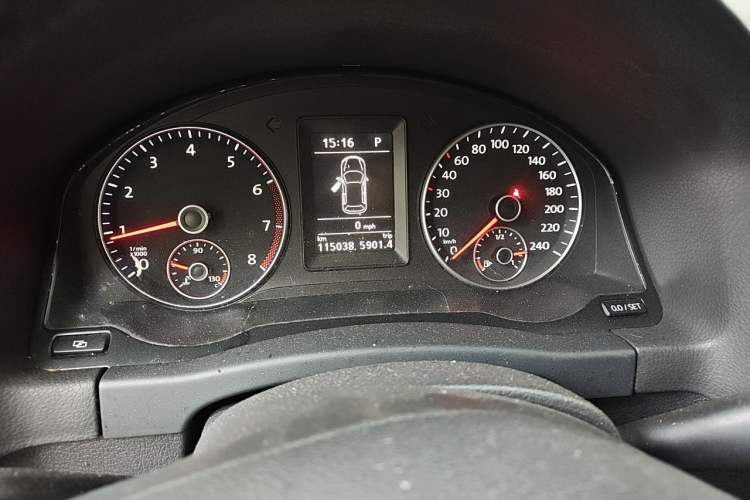 Used Volkswagen Golf 2011 1.4TSI Cross Golf Instrument Cluster