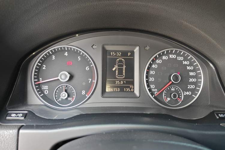 Used Volkswagen Golf 2011 1.4TSI Cross Golf Instrument Cluster