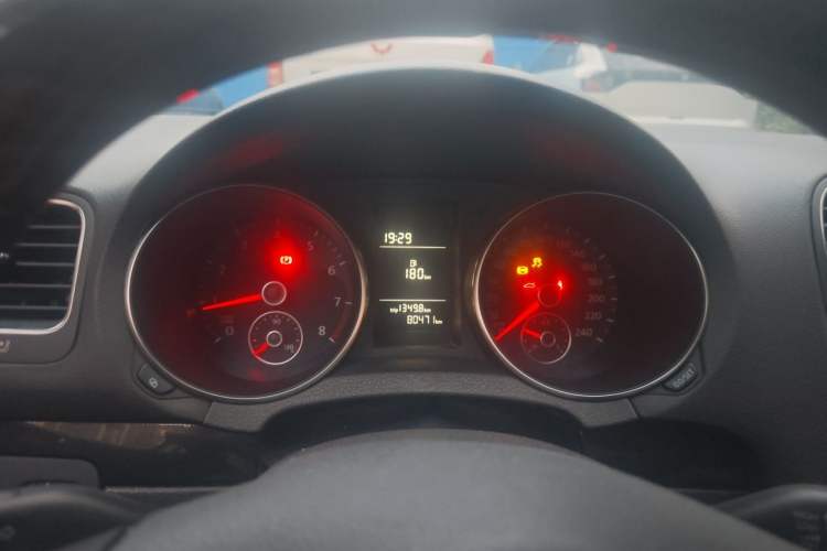 Used Volkswagen Golf 2011 1.6 Manual Comfort Model Instrument Cluster