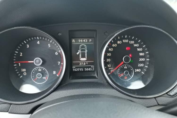 Used Volkswagen Golf 2011 1.4 TSI Automatic Luxury Edition Instrument Cluster