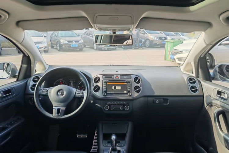 Used Volkswagen Golf 2011 1.4TSI Cross Golf Interior 1