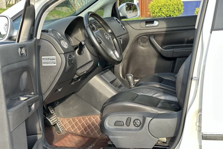 Used Volkswagen Golf 2011 1.4TSI Cross Golf Interior 10