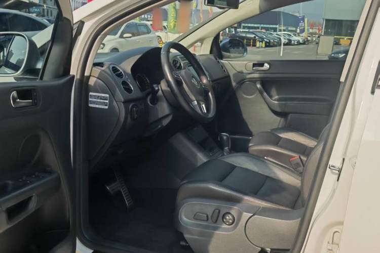 Used Volkswagen Golf 2011 1.4TSI Cross Golf Interior 2
