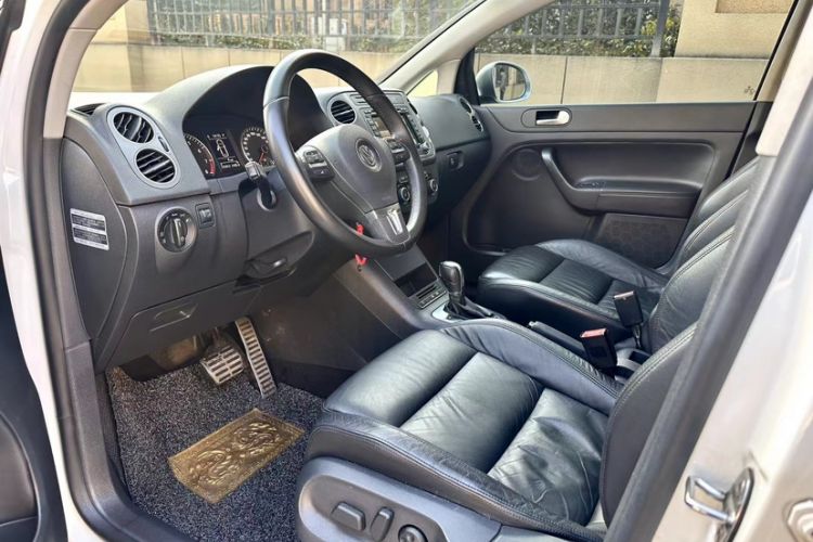 Used Volkswagen Golf 2011 1.4TSI Cross Golf Interior 2