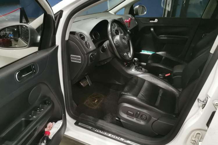 Used Volkswagen Golf 2011 1.4TSI Cross Golf Interior 3