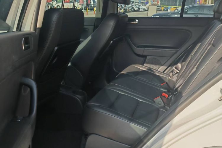 Used Volkswagen Golf 2011 1.4TSI Cross Golf Interior 3