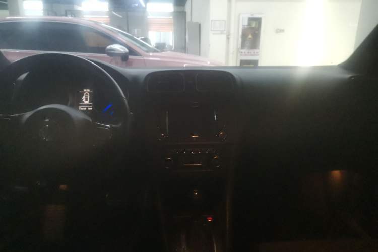 Used Volkswagen Golf 2011 2.0 TSI R Interior 3