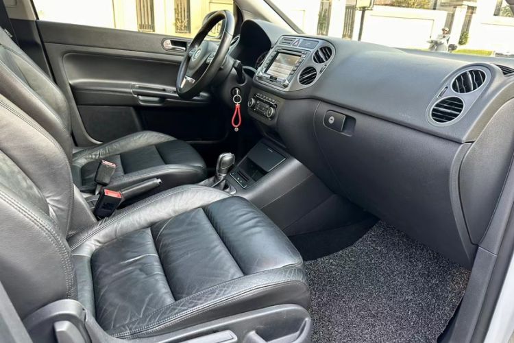 Used Volkswagen Golf 2011 1.4TSI Cross Golf Interior 4