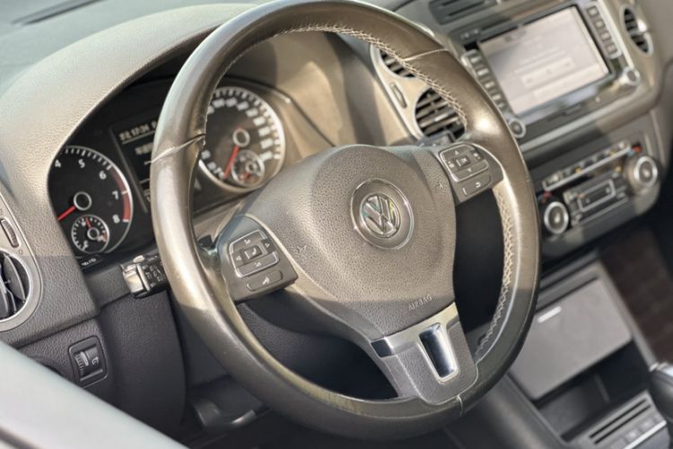 Used Volkswagen Golf 2011 1.4TSI Cross Golf Interior 5