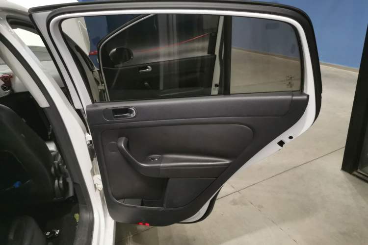 Used Volkswagen Golf 2011 1.4TSI Cross Golf Interior 6