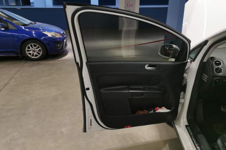 Used Volkswagen Golf 2011 1.4TSI Cross Golf Interior 7