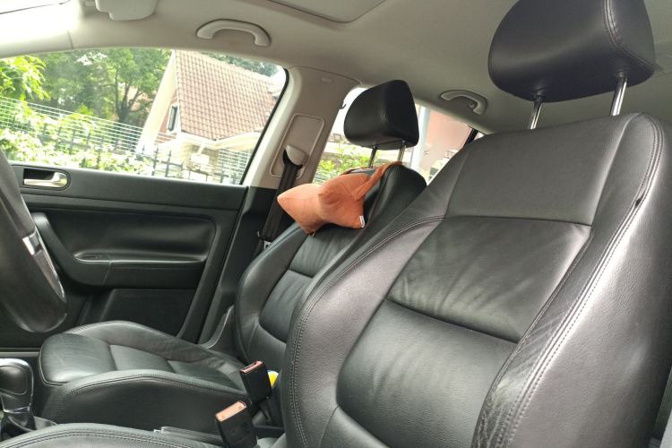 Used Volkswagen Golf 2011 1.4TSI Cross Golf Left Front Seat