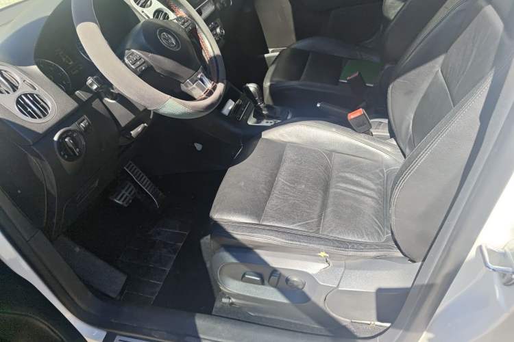 Used Volkswagen Golf 2011 1.4TSI Cross Golf Left Front Seat