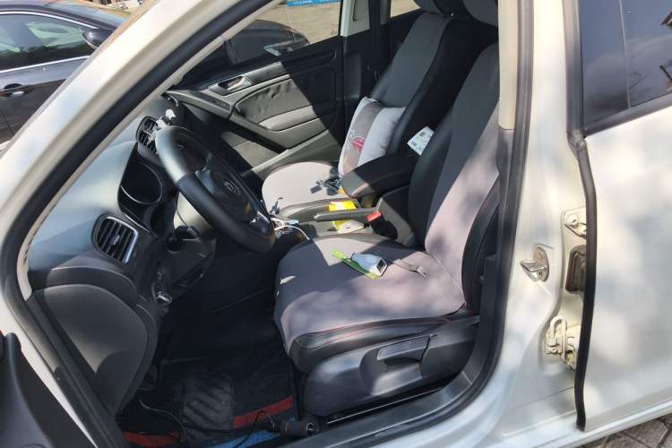 Used Volkswagen Golf 2011 1.4 TSI Automatic Comfort Model Left Front Seat