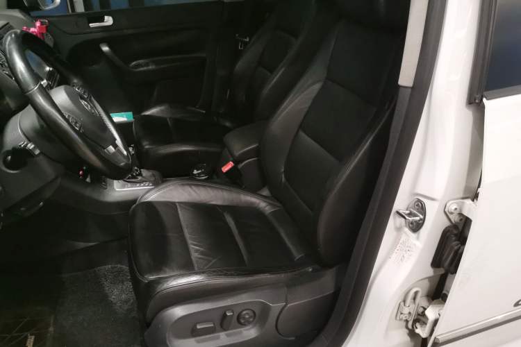 Used Volkswagen Golf 2011 1.4TSI Cross Golf Left Front Seat