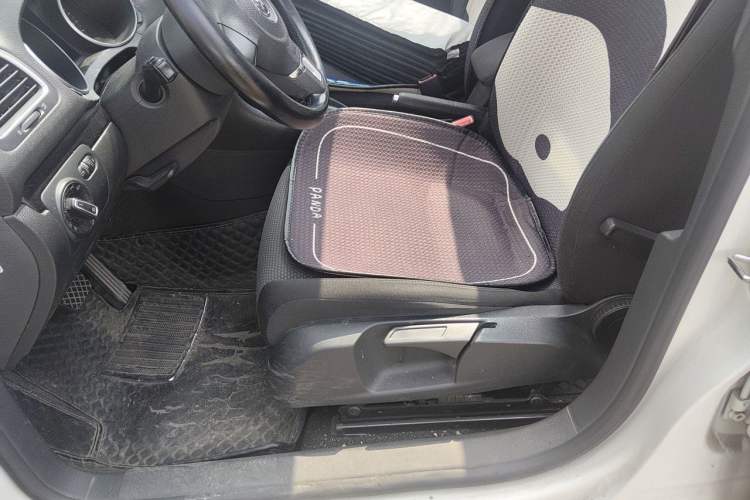Used Volkswagen Golf 2011 1.4 TSI Automatic Comfort Model Left Front Seat
