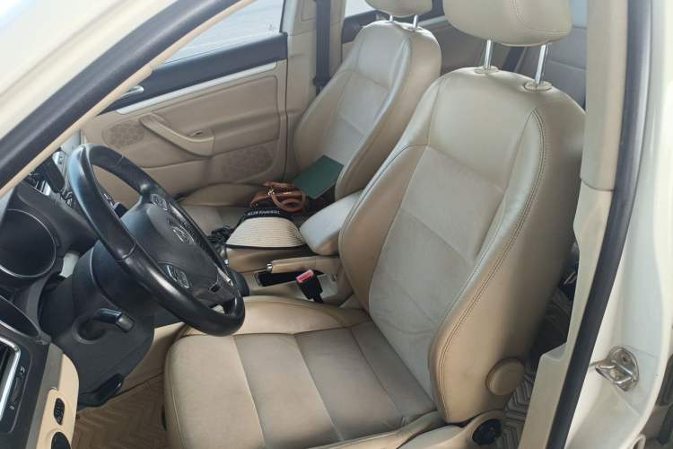 Used Volkswagen Golf 2011 1.4 TSI Comfort Travel Edition Left Front Seat