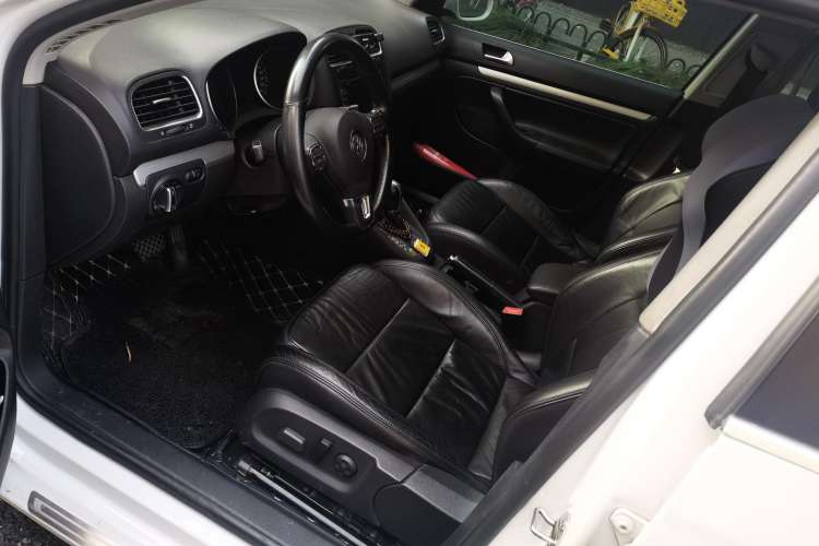 Used Volkswagen Golf 2011 1.4 TSI Luxury Touring Edition Left Front Seat