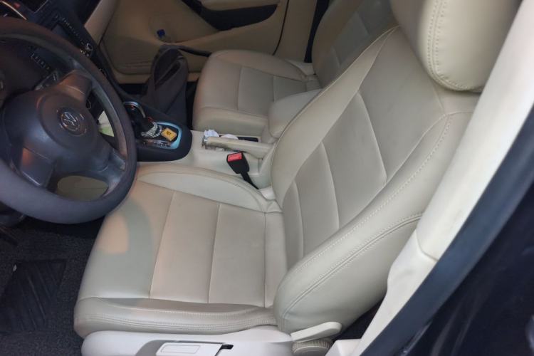 Used Volkswagen Golf 2011 1.4 TSI Automatic Luxury Edition Left Front Seat