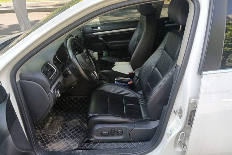 Used Volkswagen Golf 2011 1.4 TSI Luxury Touring Edition Left Front Seat
