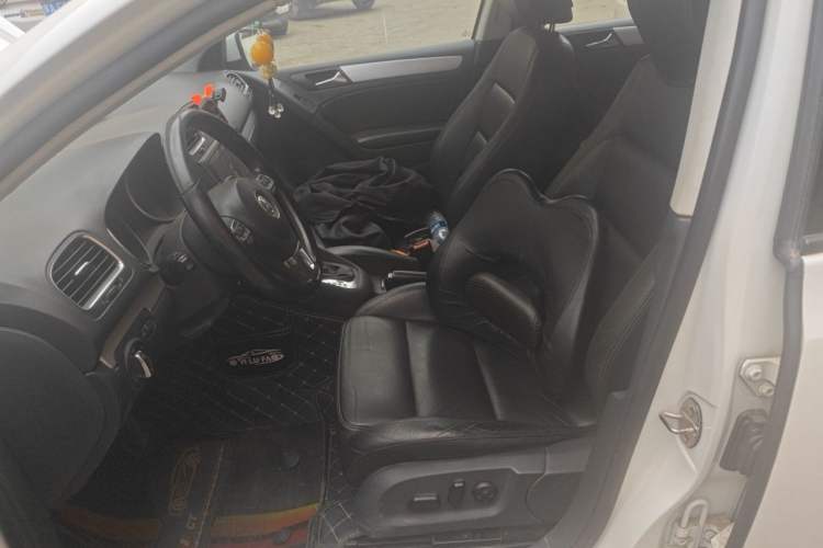 Used Volkswagen Golf 2011 1.4 TSI Automatic Luxury Edition Left Front Seat
