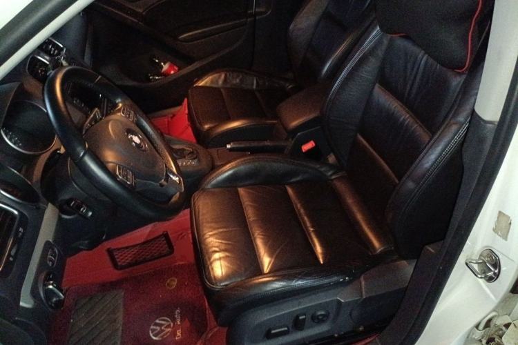 Used Volkswagen Golf 2011 1.4 TSI Automatic Luxury Edition Left Front Seat