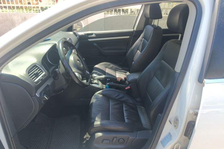 Used Volkswagen Golf 2011 1.4 TSI Luxury Touring Edition Left Front Seat