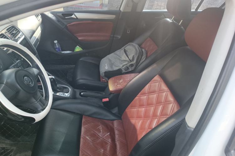 Used Volkswagen Golf 2011 1.6L Automatic Fashion Edition Left Front Seat