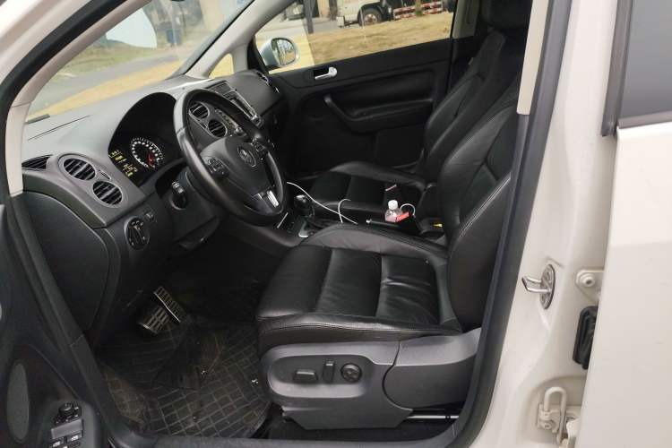 Used Volkswagen Golf 2011 1.4TSI Cross Golf Left Front Seat