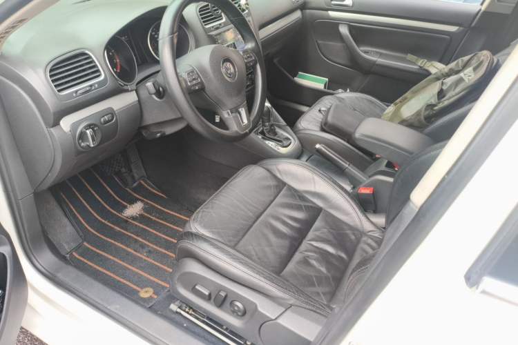 Used Volkswagen Golf 2011 1.4 TSI Luxury Touring Edition Left Front Seat