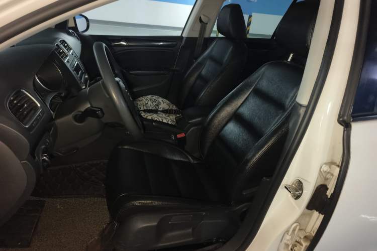 Used Volkswagen Golf 2011 1.4 TSI Automatic Comfort Model Left Front Seat