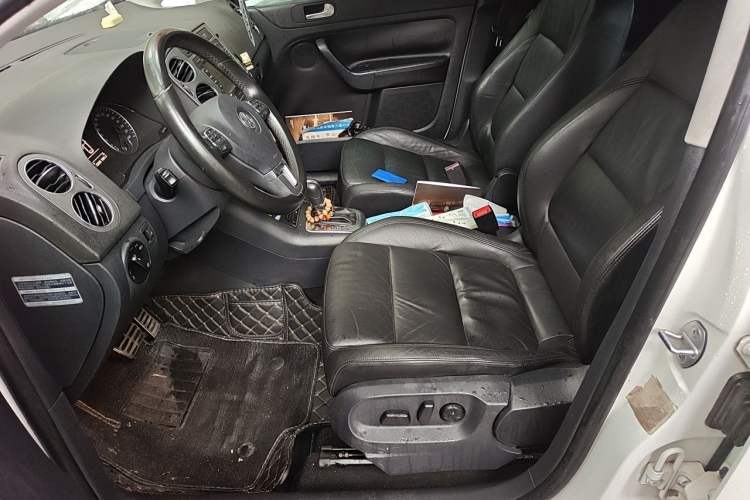 Used Volkswagen Golf 2011 1.4TSI Cross Golf Left Front Seat